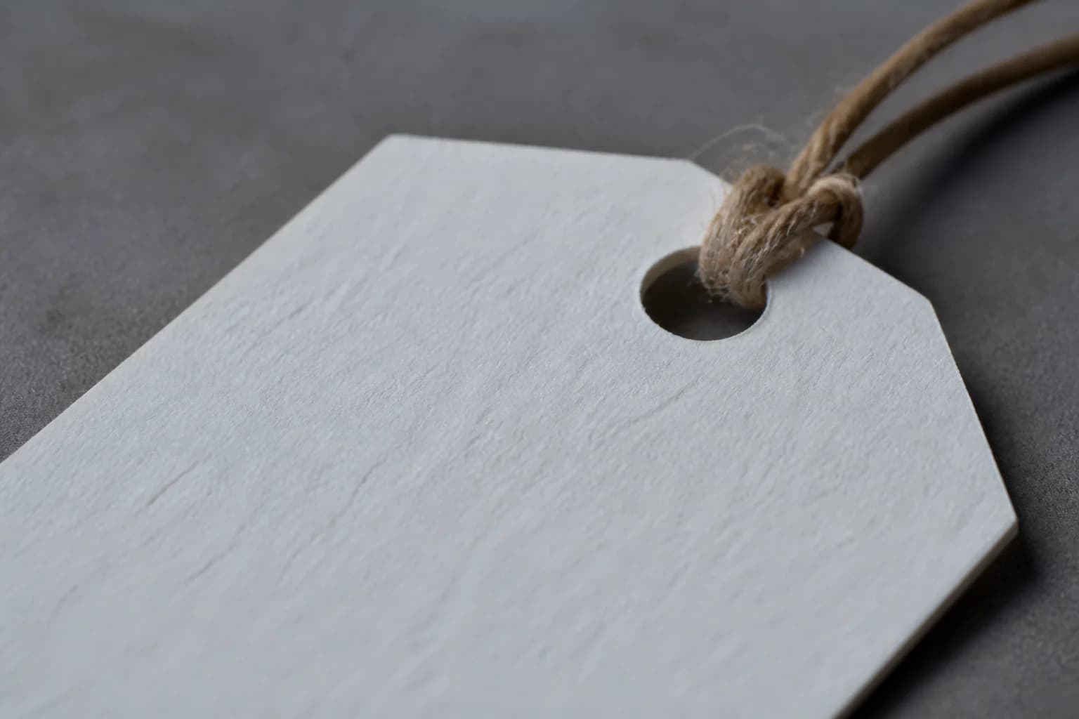 Blanco materiaal- of labelstaal onder koel, scherp licht